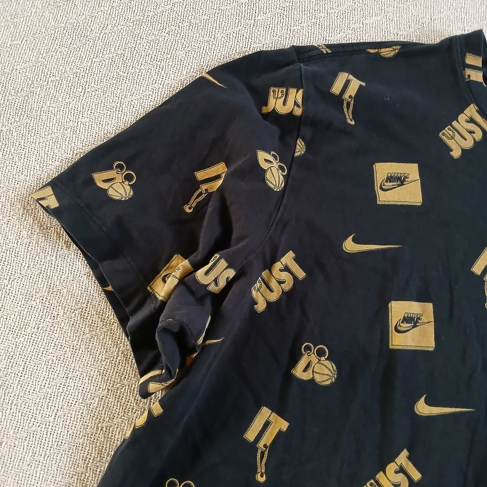 nike ♡ logo just do it charm print tee shirt black gold mens xl